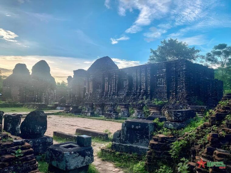da-nang-hoi-an-my-son-sanctuary-marble-mountain-tour
