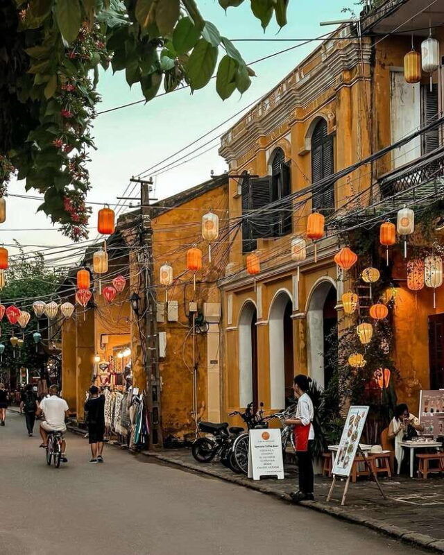 da-nang-linh-ung-pagoda-marble-mountain-and-hoi-an-tour-2