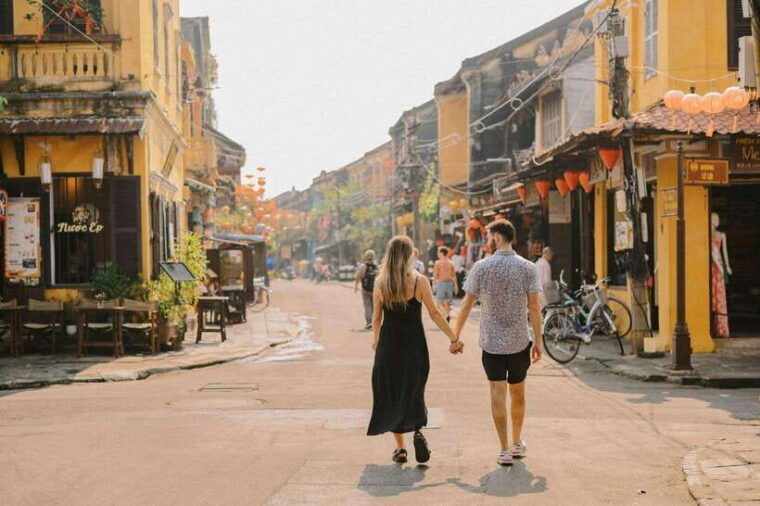 da-nang-linh-ung-pagoda-marble-mountain-and-hoi-an-tour-2