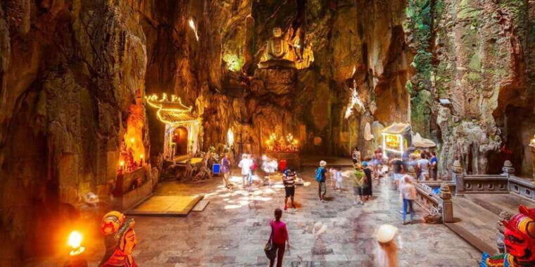 da-nang-linh-ung-pagoda-marble-mountain-and-hoi-an-tour-7