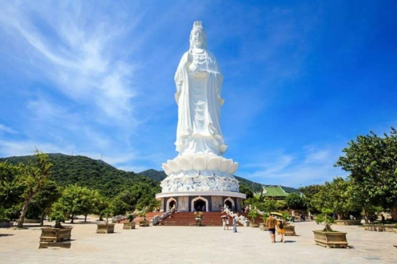 da-nang-private-city-tour-by-scooter-with-ao-dai-lady-rider