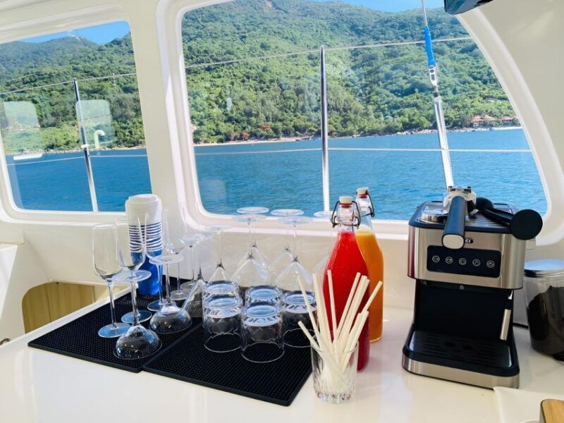 da-nang-son-tra-peninsula-luxury-yacht-rental-private