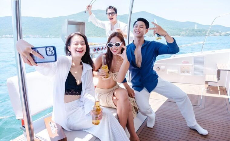 da-nang-son-tra-peninsula-luxury-yacht-rental-private