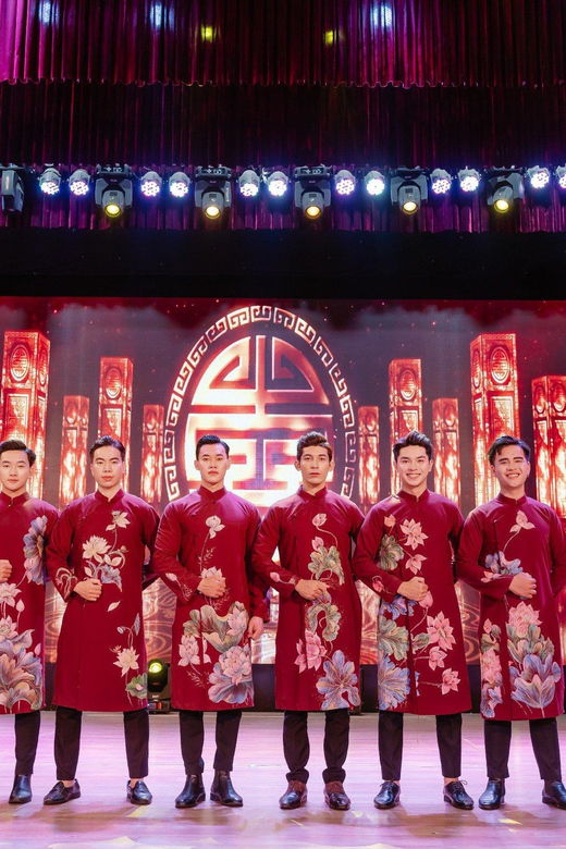 da-nang-the-ao-dai-show-timeless-vietnamese-elegance