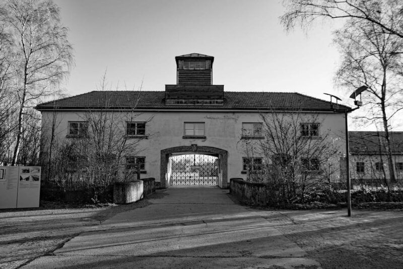 dachau-memorial-public-tour-2