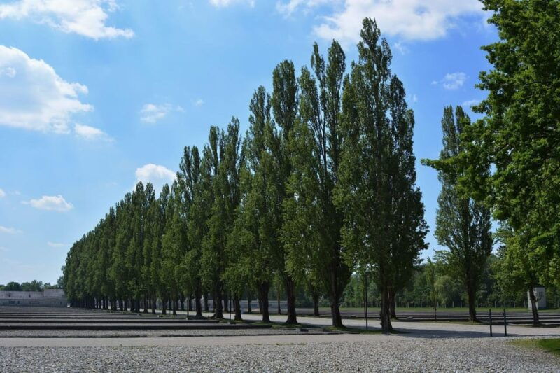 dachau-memorial-public-tour-2