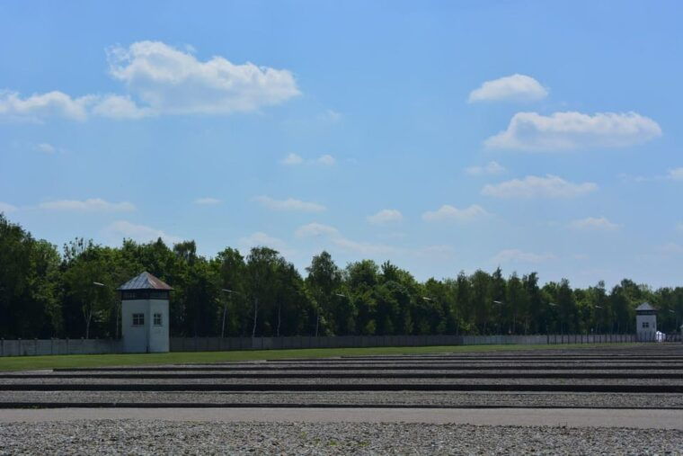 dachau-memorial-public-tour-2