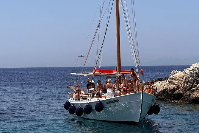 daily-boat-trip-antiparos-despotico