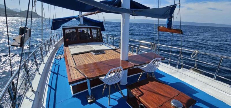 Daily boat trips - The Boat & Crew