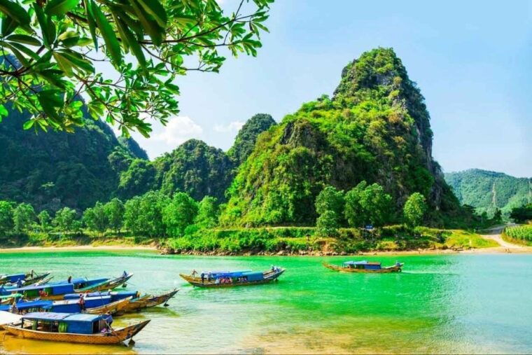 daily-tour-paradise-cave-explore-phong-nha-cave-by-boat