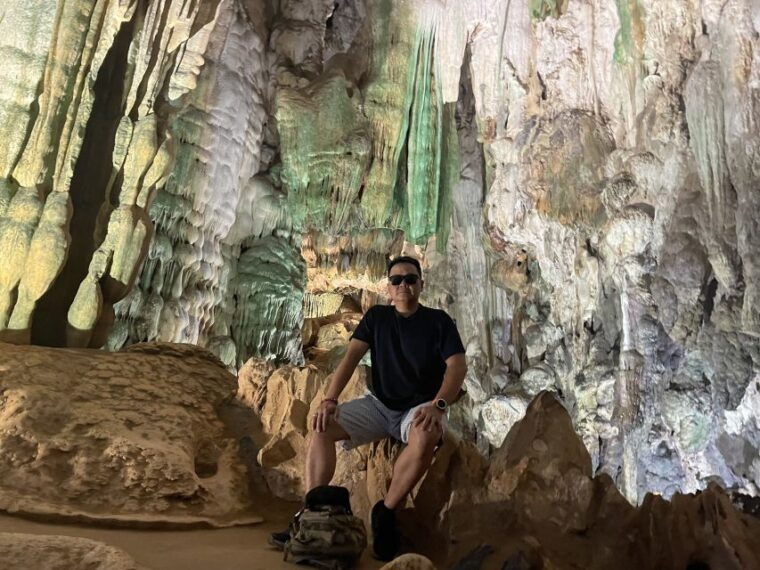 daily-tour-paradise-cave-explore-phong-nha-cave-by-boat