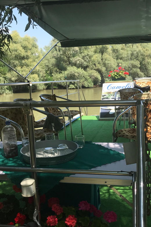 daily-tours-in-the-danube-delta-camely-boat-cruise