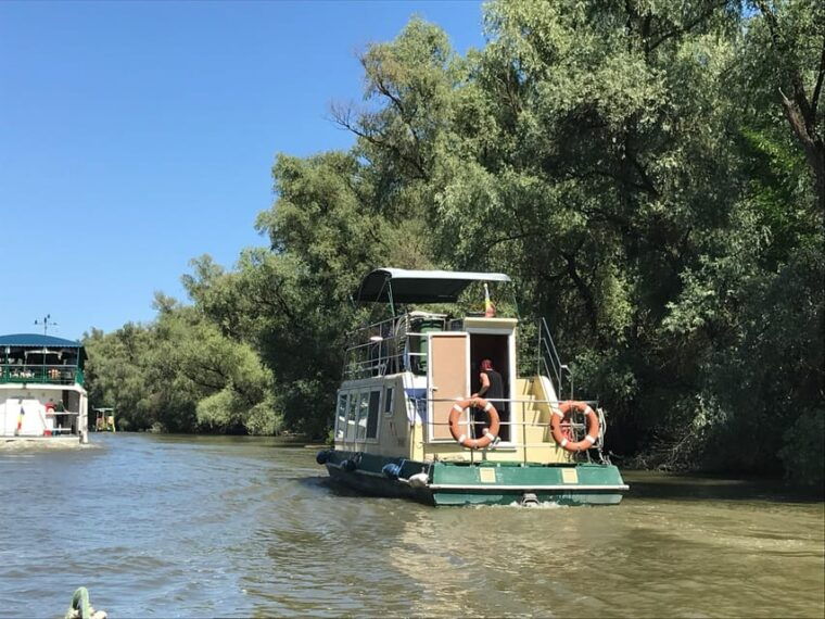 daily-tours-in-the-danube-delta-camely-boat-cruise
