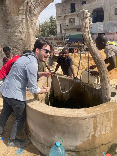 Dakar: private tour "move, eat, act like a local" - Key Points