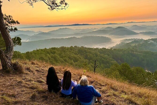 Dalat Early Morning Trek Featuring the Sunrise and Sea of Clouds - Key Points