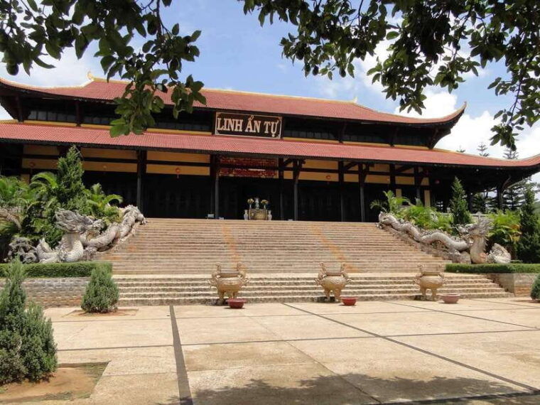 dalat-waterfalls-pagoda-and-bee-farm-day-tour