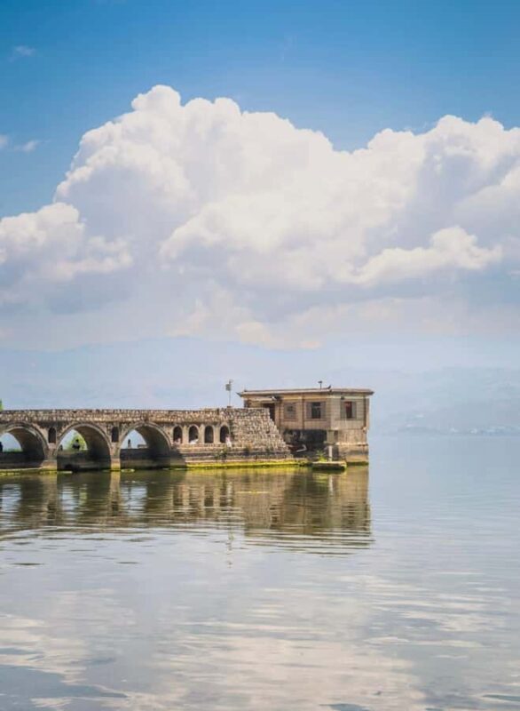 Dali Day Tour: Scenic Lakes, Bai Heritage & Tie-Dye Workshop - Key Points