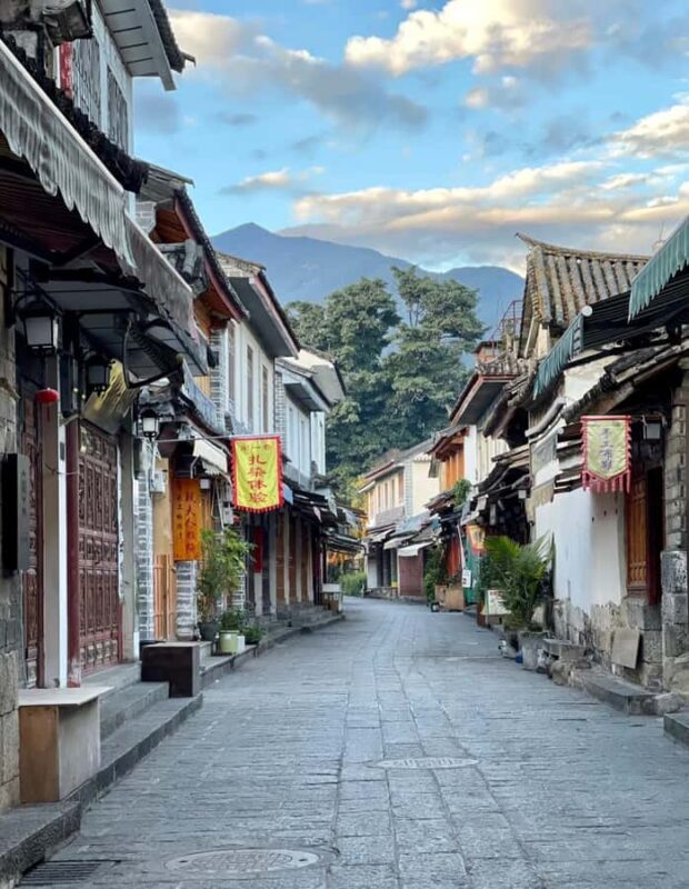 Dali Day Tour: Scenic Lakes, Bai Heritage & Tie-Dye Workshop - Discovering Dali: An In-Depth Review