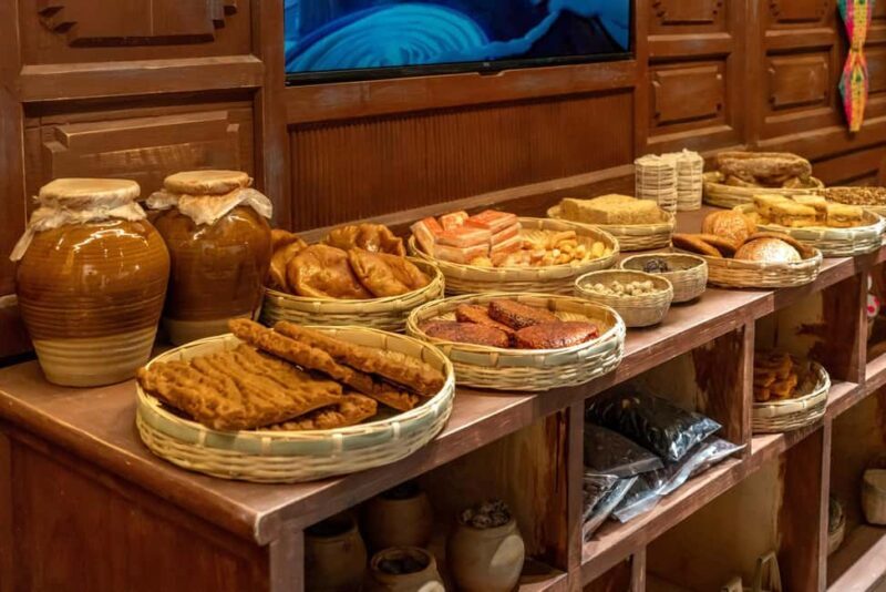 Dali: Weishan Ancient Town Private Tour - Introduction and First Impressions