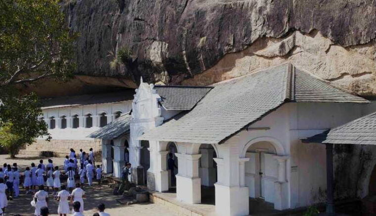 dambulla-all-inclusive-sigiriya-rock-dambulla-cave-temple