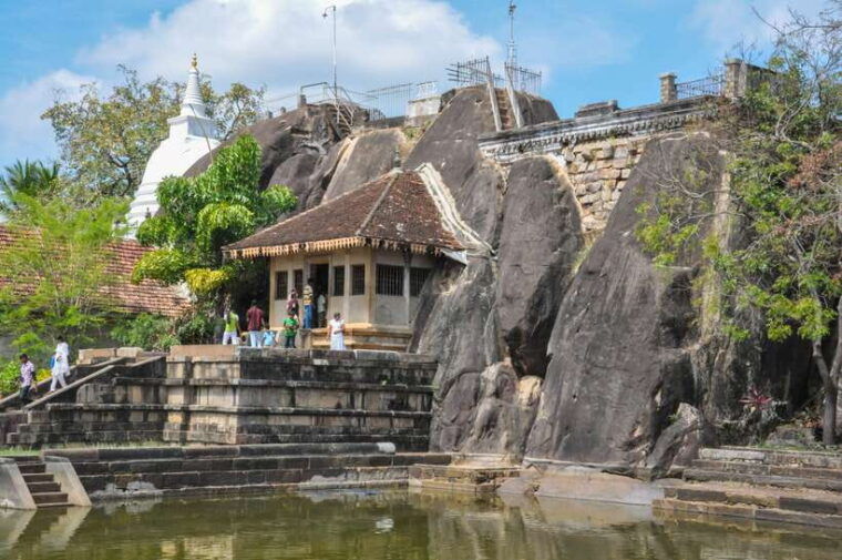 dambulla-anuradhapura-and-mihintale-day-tour
