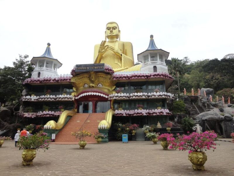 dambulla-cave-temple-and-village-all-inclusive-tour