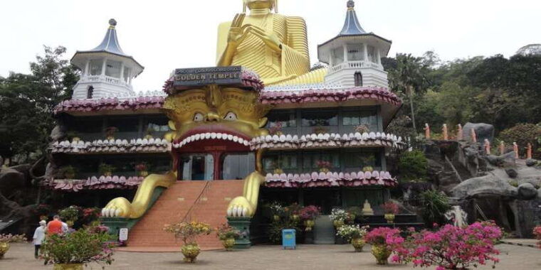 dambulla-cave-temple-and-village-all-inclusive-tour
