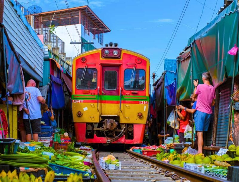 Damnoen Saduak Floating & Maeklong Train Market Private Tour - Exploring the Damnoen Saduak Floating & Maeklong Train Market Private Tour