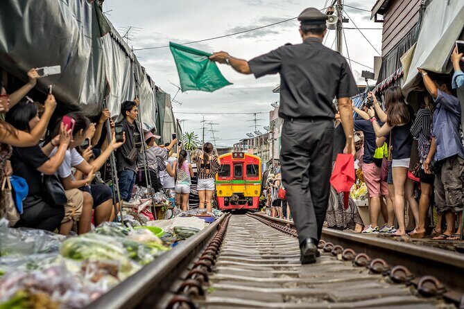 Damnoen Saduak Floating Market & Maeklong Railway From Bangkok - Is This Tour Right for You?
