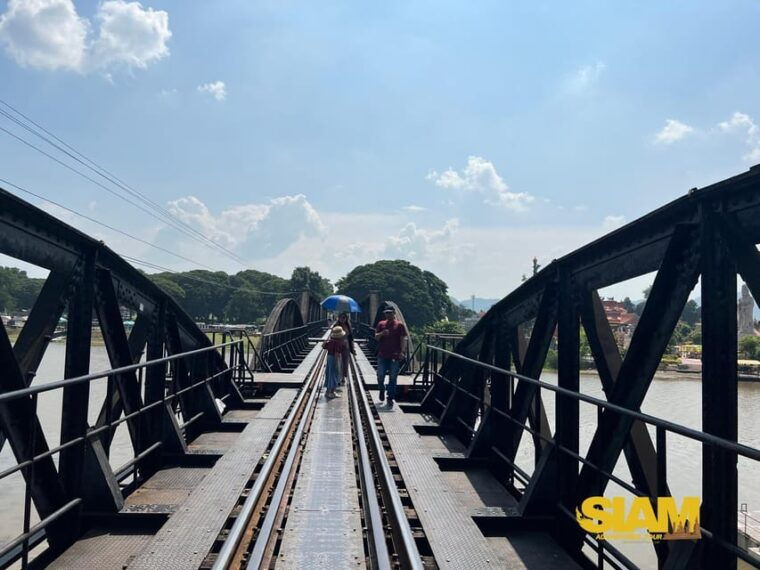 damnoen-saduak-floating-market-river-kwai-in-kanchanaburi