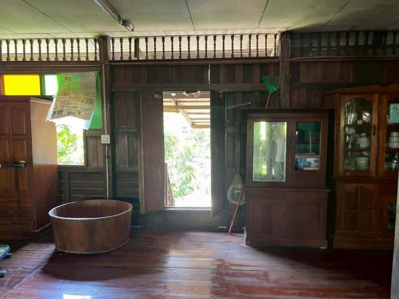 Damnoen Saduak & Maeklong Railway Market Tour (Private car) - FAQ