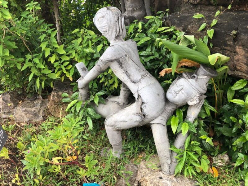 damnoen-saduak-reclining-buddha-and-wat-arun-private-tour