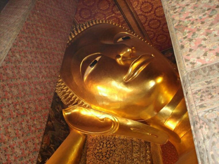 damnoen-saduak-reclining-buddha-and-wat-arun-private-tour