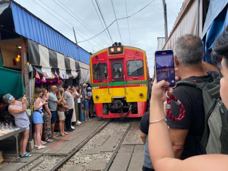 Damnoen : Train Market,Canal Life & Suspension Bridge Scenic - An In-Depth Look at the Itinerary