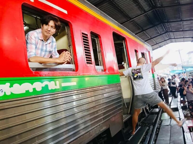 Damnoen : Train Market,Canal Life & Suspension Bridge Scenic - Who Will Love This Tour?