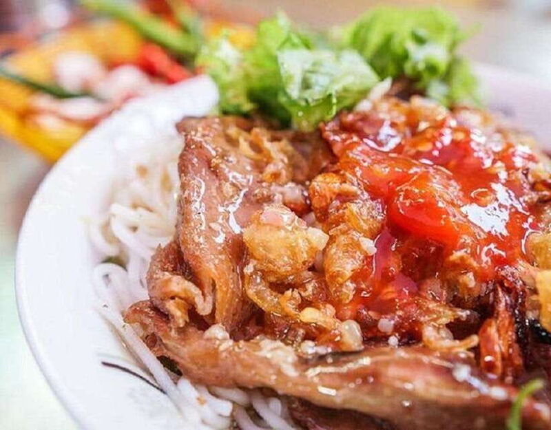 danang-foods-sightseeing-motorbike-tour-by-lady-aodai-riders