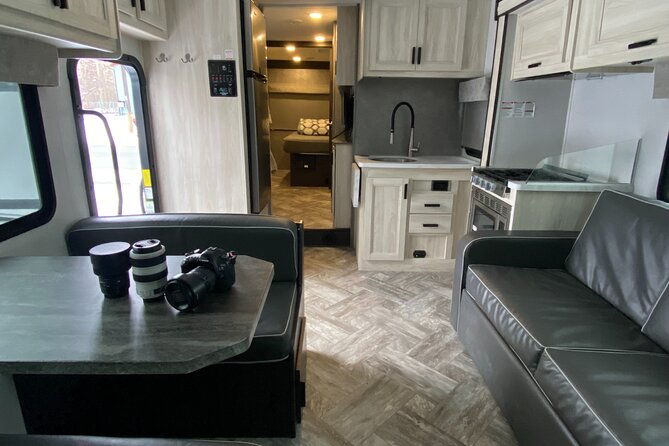 dancing-lights-in-the-sky-on-an-aurora-rv-tour-adventure
