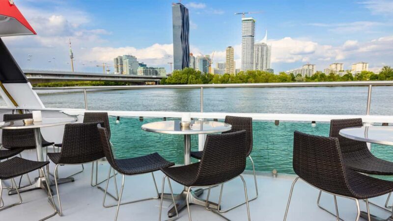 Danube Panorama Tour with free-flowing Prosecco - What Makes the Danube Panorama Tour Special