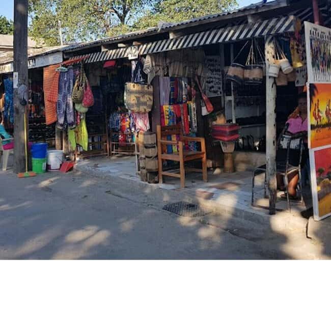 Dar es Salaam: Art & craft market tour and shopping - Key Points