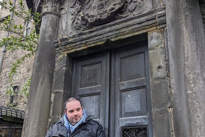 Dark History and Ghost Tour of Edinburgh - The Tour Experience: A Step-by-Step Breakdown