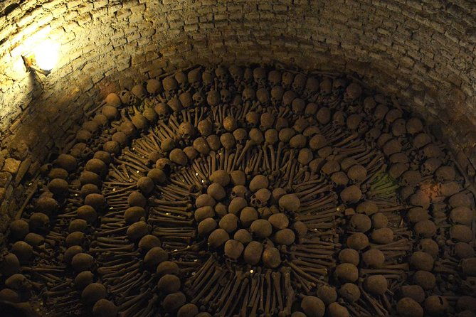 dark-tourism-at-the-catacombs-general-cemetery-of-lima