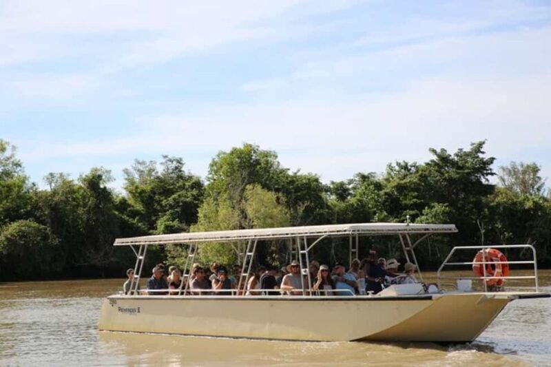 Darwin: Jumping Crocodile Adventure Cruise with Lunch - Lunch at Humpty Doo Pub: A Local Institution
