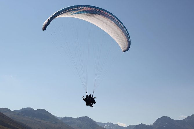 davos-absolutely-free-flying-paragliding-tandem-flight-1000-meters-high
