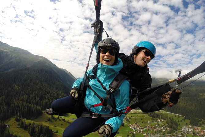 davos-absolutely-free-flying-paragliding-tandem-flight-1000-meters-high
