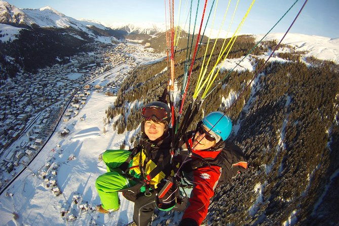 davos-absolutely-free-flying-paragliding-tandem-flight-1000-meters-high
