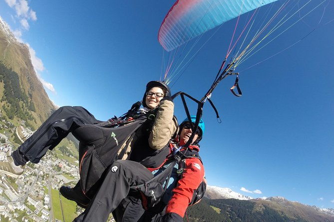 davos-absolutely-free-flying-paragliding-tandem-flight-1000-meters-high