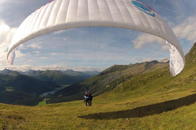 davos-absolutely-free-flying-paragliding-tandem-flight-1000-meters-high