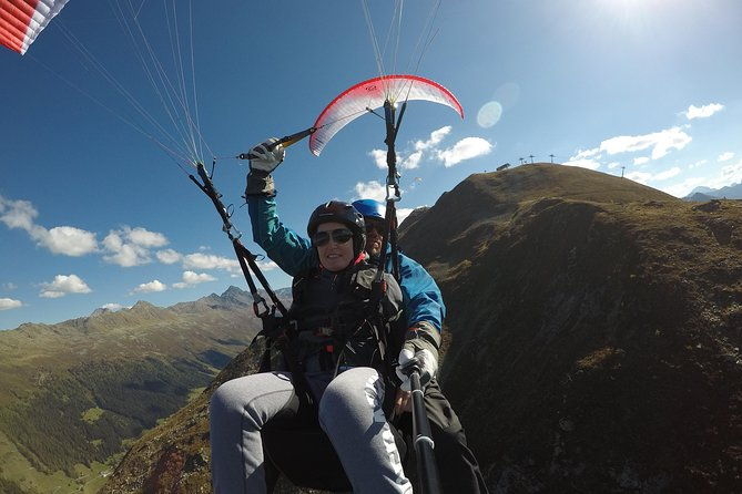 davos-paragliding-for-2-passengers-together-in-the-air-videophotos-incl