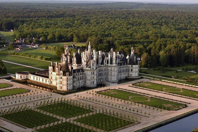 day-at-the-castles-of-chenonceau-and-chambord-from-blois