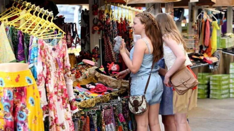 Day Customized Delhi Shopping Tour with Female Consultant - FAQ